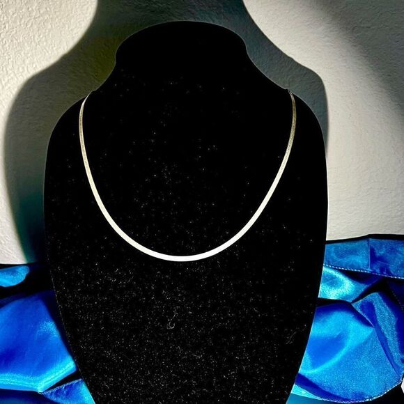 AZU Vintage Italian 925 Silver Herringbone Necklace - Picture 10 of 13